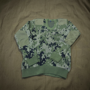 Pull tactique à imprimé camouflage vert en tricot pour l'entraînement en extérieur en hiver, vêtements de sécurité pour les agents de sécurité, utilisation en combat - Product Image 1