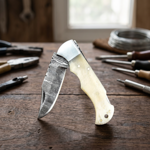 Cuchillo de caza plegable de Damasco hecho a mano con mango de asta de ciervo, punta de clip, logotipo a color/marca privada, multifunción para exteriores, OEM de alta calidad - Product Image 2