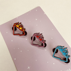 Al por mayor, al mejor precio, pin metálico de moda para <span class=keywords><strong>sombrero</strong></span>, con esmalte suave, suministro inmediato, decoración para <span class=keywords><strong>sombrero</strong></span> con marco, pin para gorra de béisbol, pins de dibujos animados para gorra - Product Image 6
