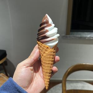 Modèle de cornet de glace double en plastique de 21 cm, mignon, imitation <span class=keywords><strong>gaufre</strong></span>, chocolat, <span class=keywords><strong>vanille</strong></span>, fausse nourriture, décoration thème rétro - Product Image 1