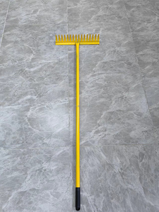 Râteau robuste avec manche en bois pour les outils de quincaillerie de jardinage agricole et domestique - Product Image 6