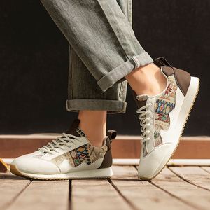 รองเท้าผู้ชายข้อต่ำสำหรับใส่เดินน้ำหนักเบากันลื่น - Product Image 2