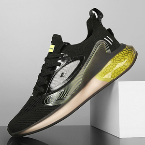 Chaussures de sport noires tendance et confortables pour hommes, légères, style course et marche, en tricot - Product Image 1