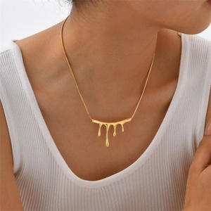 Collar de Tubo con Colgantes Múltiples Irregulares, Joyería Minimalista Hipoalergénica al por Mayor - Product Image 5