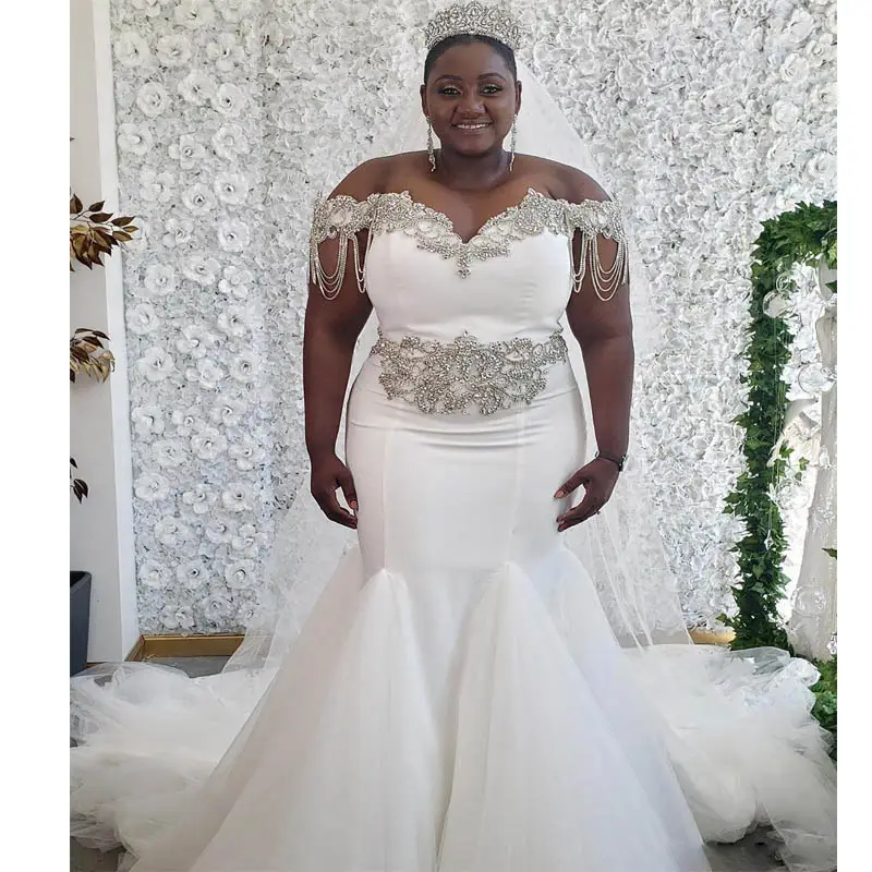 NE222 abiti da sposa a sirena africana di recente cristalli 2022 Plus Size abiti da sposa in raso con spalle scoperte da donna nera