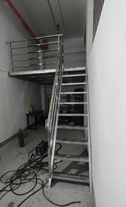 Expositor de supermercado de hierro resistente personalizado con LED, estante de exhibición elegante JCL, soporte de exhibición independiente con etiqueta, resistente a la corrosión - Product Image 3