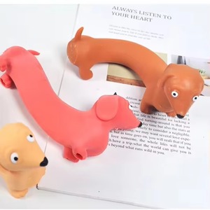 CHENXI Juguete Blandito y Elástico de Perro Pequeño para Navidad, Divertido Juguete Antiestrés de Perro Pug Lala Le, Juguete Sensorial Unisex para Mayores de 8 Años - Product Image 4