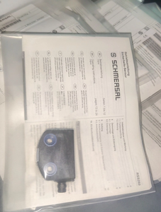 Датчик Schmersal RSS260-D-ST - 24VDC, дальность 2 мм, 2 входа/выхода, электронный защитный выключатель для оборудования - Product Image 1