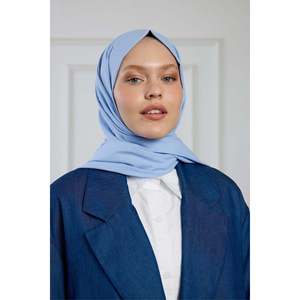 Écharpe élégante en pur coton - Bleu bébé, légère et douce, motif floral, hijab en jersey de luxe pour filles pour la saison d'automne - Product Image 4