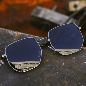 Gafas de <span class=keywords><strong>Sol</strong></span> con Lentes Polarizadas para Hombre, Diseño de Marca de Lujo, Modernas 2026, Montura Metálica Cuadrada, Protección UV - Product Image 2