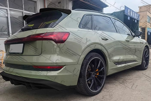 Kit carrosserie en fibre de carbone de style YCK - Compatible avec <span class=keywords><strong>Audi</strong></span> E-Tron 2021-2024 (lèvre avant, diffuseur arrière, spoiler, pare-chocs) - Product Image 4