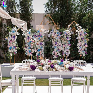 ฉากหลังงานแต่งงาน LEDA Modern Party Events Decor โครงเหล็กสีทองรูปโค้งแหลมประดับดอกไม้แขวน - Product Image 1