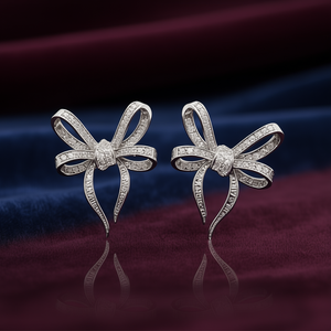 Orecchini E3502 in Oro Bianco con Diamanti a Fiocco, Classici da Donna per Uso Quotidiano, Diamanti Naturali Taglio Brillante Rotondo Colore D - Product Image 2