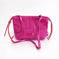 Tas Selempang Dumpling Anti Air Bahan Nilon Mengkilap dengan Tali PU Tipis dan Sisi Berkerut untuk Wanita, Cocok untuk Liburan Akhir Pekan, Kencan, dan Liburan