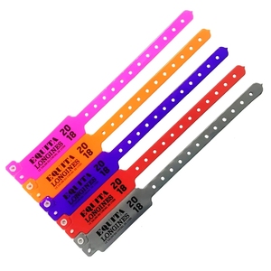 DDJOY Popular Sell Custom Einmalige wasserdichte L-Form Vinyl Armbänder Kunststoff <span class=keywords><strong>PE</strong></span> Armband für Festival & Events