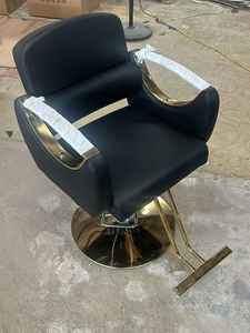 Venta al por mayor Silla de peluquero equipo de salón elevador de cuero simple para cortar el pelo muebles de metal - Product Image 4