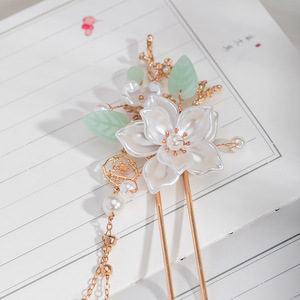 Coiffe Hanfu, épingle à cheveux camélia de style ancien, épingle à cheveux à pompon, ornement capillaire de style chinois, éléments Han, style national - Product Image 2