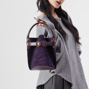 Bolso de Hombro Duradero para Mujer, Diseño de Cubo en Tela de Terciopelo, Decoración con Cinturón de Cuero, Costuras Reforzadas, Venta al por Mayor - Product Image 2