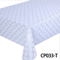 Nouvelle nappe en PVC champagne avec un motif gaufré assorti et un dos en fil à motifs géométriques.