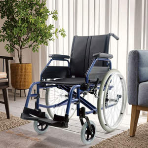 รถเข็นคนพิการแบบมีพนักพิงหลังปรับเอนได้ พร้อมที่วางแขนแบบพับได้และที่วางขาแบบพับเก็บได้  แผ่นรองแขนและที่พักขาทำจาก PU  โครงอะลูมิเนียม - Product Image 2