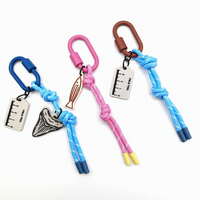 Porte-clés mousqueton ovale couleur personnalisée avec logo PVC gaufré, idéal pour sac, voyage, promotion ou souvenir