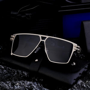 Gafas de sol con montura cuadrada personalizadas para hombre, lentes de PC UV400, estilo Instagram, gafas para conducir, montura negra YZ-2321 - Product Image 2