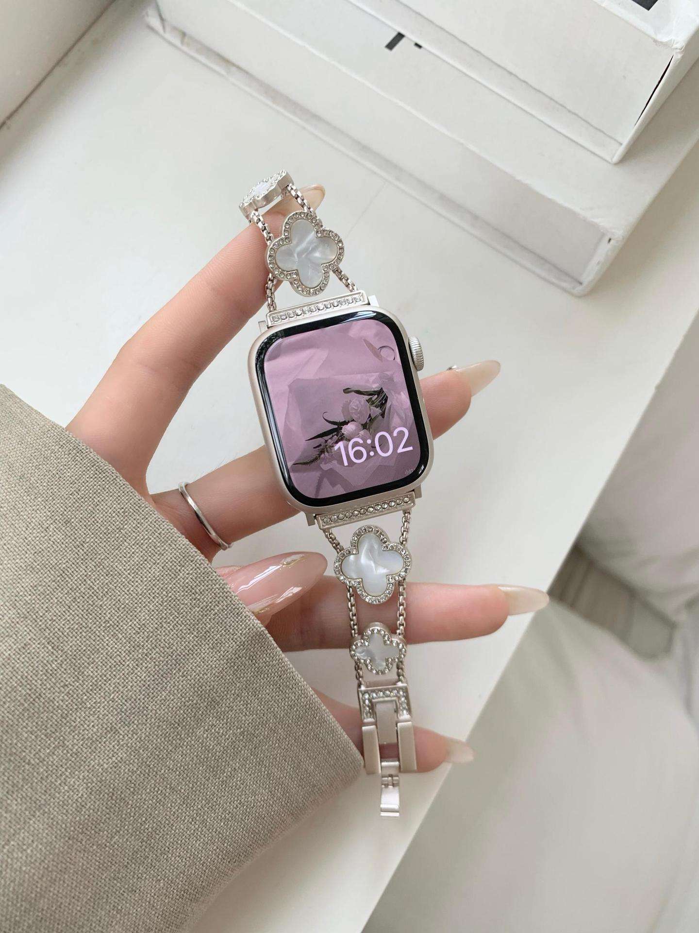 Starlight Four-Leaf Clover