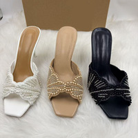 Mules chic à décor de perles, à enfiler, à bout carré ouvert, talon moyen, style créateur, élégantes pour soirées et fêtes