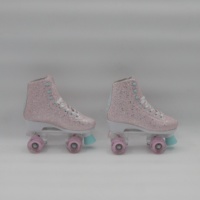 Yijiu ABEC-7 solide OEM enfants patins à roulettes réglable PU 4 roues chaussures de patin avec lampe semelle extérieure en PVC pour l'extérieur