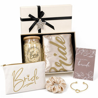 Coffret Cadeau Mariée en Gros, Ensemble Cadeau Douche Nuptiale, Robe en Satin, Tasse en Verre, Bracelet, Trousse de Maquillage, Cadeau de Mariage avec Logo Personnalisé OEM