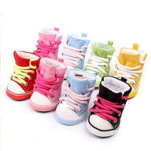 Sapatos de cachorro de arco-íris, cores nove, botas quentes, antiderrapante, sapatos em branco para cachorros - Product Image 1