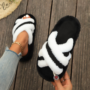Material de Venta Directa para la Fabricación de Pantuflas: Forro Acolchado Cruzado para el Hogar y Dormitorio, Suela Exterior de EVA para Otoño, de Nueva Producción. - Product Image 1
