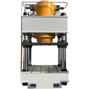 Prensa Pneumática de Tres Vigas y Cuatro Columnas de 630 Toneladas con Control PLC para Piezas de Automóviles/Talleres Industriales/Láminas Metálicas con Certificación CE YQ32-6 - Product Image 1