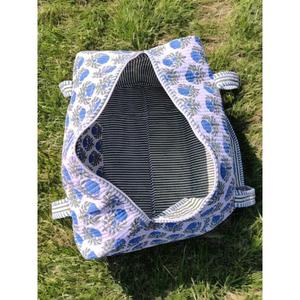 Bolsa de Lona Acolchada de Algodón Hecha a Mano con Elegante Estampado en Bloques, Ligera, Duradera, Interior Espacioso, Perfecta para Viajes de Fin de Semana y Gimnasio - Product Image 2
