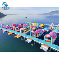 Jeux aquatiques gonflables géants en PVC durable sur le thème de l'arc-en-ciel pour la plage, licorne flottante pour usage commercial en parc, 500 kg