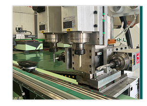 Trục kép CNC Máy Khoan Gỗ Hướng dẫn sử dụng CE khóa lỗ phay cửa và cửa sổ sản xuất cho ngành công nghiệp chế biến gỗ - Product Image 4