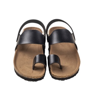 Sandales plates en cuir noir personnalisées pour enfants avec anneau d'orteil, bride arrière réglable, semelle en liège antidérapante, confortables pour l'été et la plage - Product Image 4