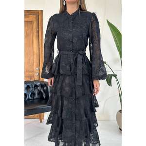 Robe de cocktail noire à volants rayée superposée en gros - Product Image 2