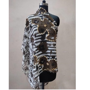 Châle 100% laine mérinos imprimé à la main avec broderie, doux, chaud, léger, élégant, accessoire de mode pour femmes toutes saisons - Product Image 3