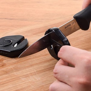 Afilador de cuchillos pequeño de cerámica portátil para cocina, herramienta de afilado manual de acero inoxidable de múltiples granos para uso doméstico - Product Image 2