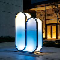 Lampadaire LED extérieur double ovale moderne (en métal) pour éclairage décoratif de paysage de place commerciale, RVB à changement de couleur, IP65, télécommande