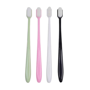 Ensemble de brosses à dents pour adultes Nano avec tête de brosse en silicone, poils extra doux, manche en plastique, design ergonomique pour la maison et l'hôtel - Product Image 3