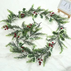 Guirnalda navideña con conos de pino, bayas y hojas para decoraciones navideñas, guirnalda artificial de 6 pies de largo para el hogar - Product Image 2