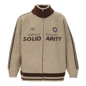 Chaqueta de béisbol de punto con cuello medio alto y letras jacquard sueltas, a la moda, al por mayor - Product Image 1