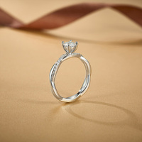 패션 럭셔리 S925 스털링 실버 반지 여성 트위스트 암 네 발톱 0.5 캐럿 Moissanite 반지 결혼 선물 여성 보석
