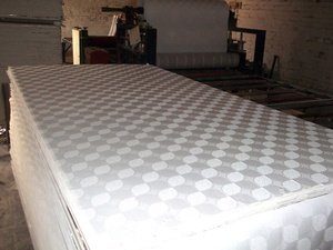 Placa de Techo de Yeso de PVC Antimoho de 60x60cm y Placa de Techo de Yeso Laminado Resistente a la Humedad con Lámina de Aluminio - Product Image 1