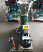 Machine à granulés d'aliments à haute productivité, moteur en cuivre pur, taille de granulés personnalisable pour les petites exploitations agricoles et l'élevage domestique