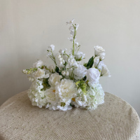 Centre de table floral artificiel de haute qualité, composition florale mixte de roses en soie et d'hortensias pour la décoration de table de mariage et de banquet