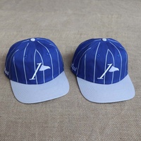 Op maat gemaakte geborduurde logo 6-delige gestreepte tweekleurige flat brim pet van katoen, verstelbare sport snapback caps groothandel voor heren en dames
