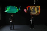 Marionnette gonflable personnalisée OEM en forme de poisson arc-en-ciel, gonflable publicitaire de qualité commerciale pour événements et spectacles